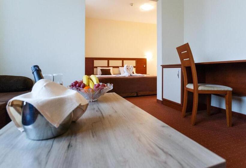 Suíte Júnior, Nadejda