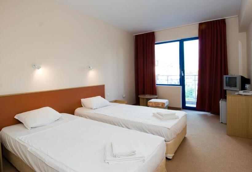 חדר משפחתי, Nadia