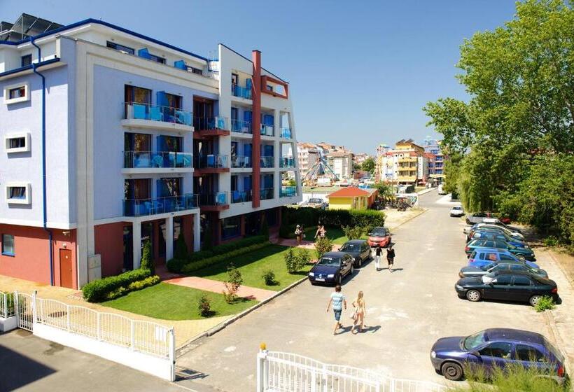 חדר משפחתי, Nadia