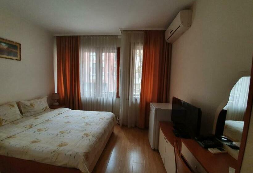 غرفة قياسية فردية, Primavera 1