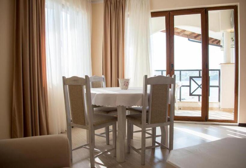 آپارتمان 1 خوابه با چشمانداز جانبی دریا, Toma S Residence Front Beach