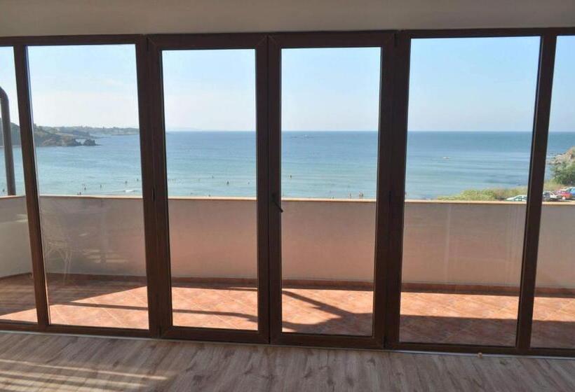 سوییت اجرایی, Toma S Residence Front Beach