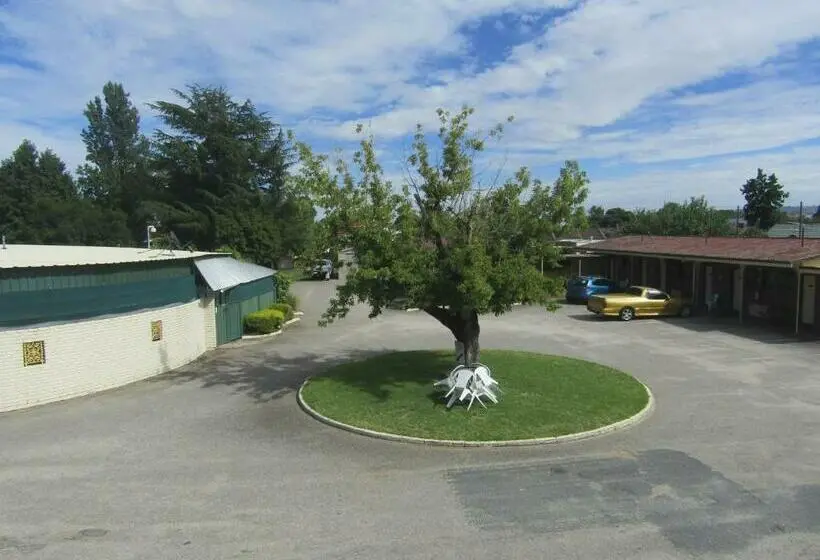 Perhehuone, Twin City Motor Inn