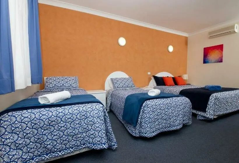 Perhehuone, Tuncurry Beach Motel