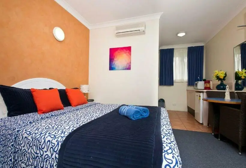Perhehuone, Tuncurry Beach Motel