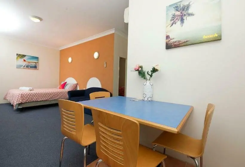 Perhesviitti, Tuncurry Beach Motel