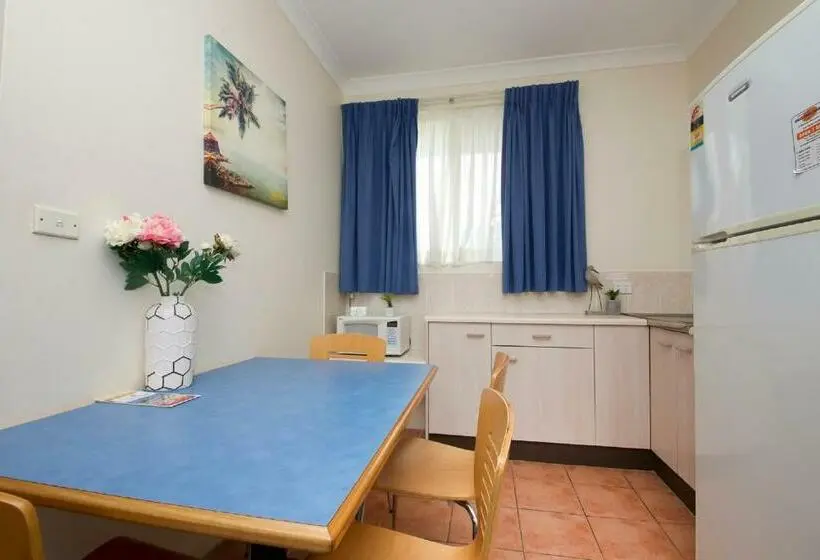 Perhesviitti, Tuncurry Beach Motel