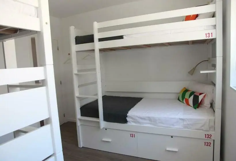 تختخواب در اتاق مشترک, Uau Hostel