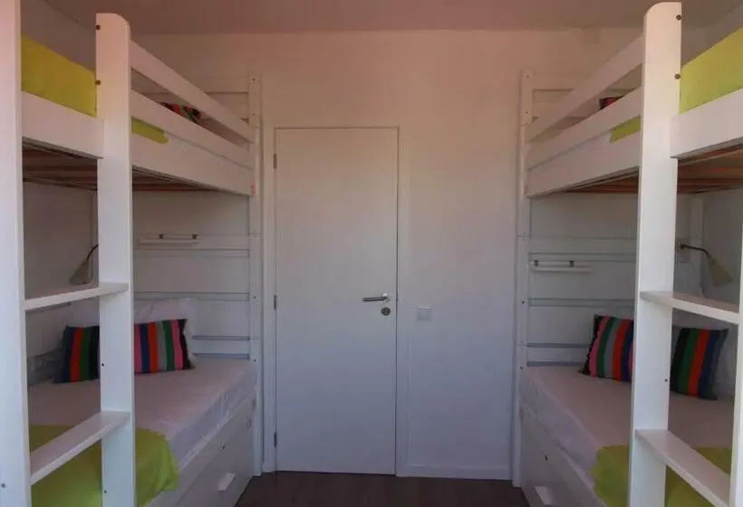 تختخواب در اتاق مشترک, Uau Hostel