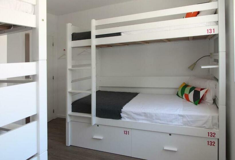 Кровать в Общей Комнате, Uau Hostel