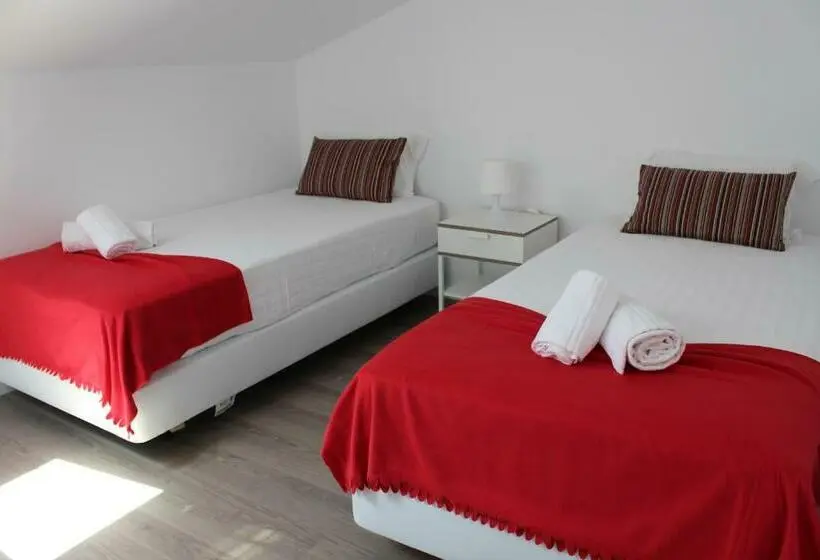 تختخواب در اتاق مشترک, Uau Hostel