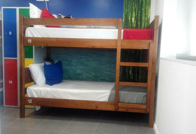 Кровать в Общей Комнате, Uau Hostel