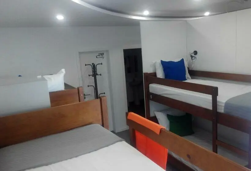 تختخواب در اتاق مشترک, Uau Hostel
