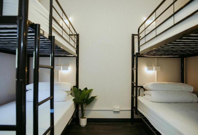 تختخواب در اتاق مشترک, The Village Surry Hills