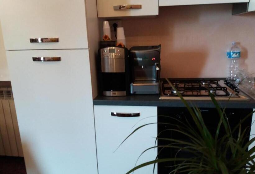 חדר סטנדרט לשלושה, Number60