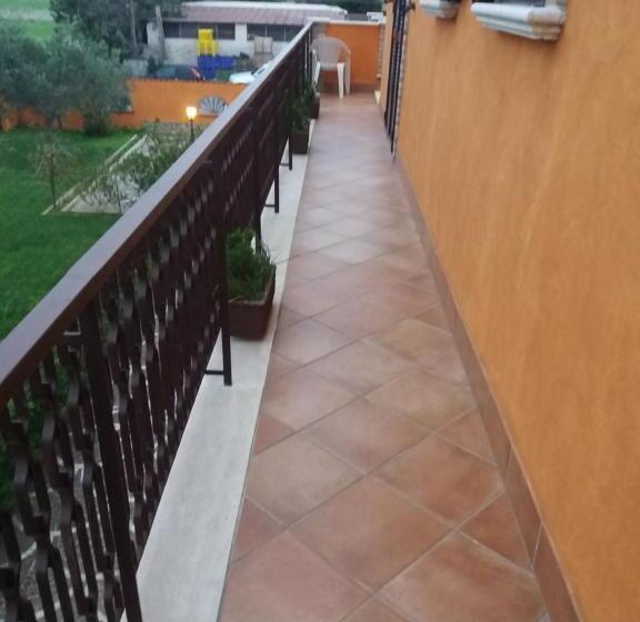 חדר סטנדרט לשלושה, Number60