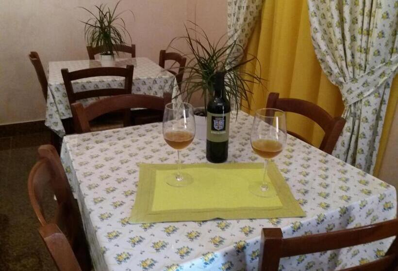 חדר משפחתי, Number60