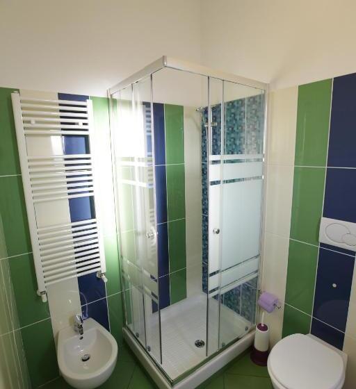 חדר סטנדרט לשלושה, Number60