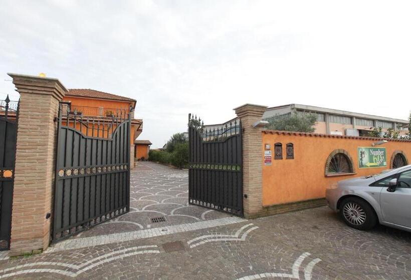 חדר סופריור לארבעה, Number60