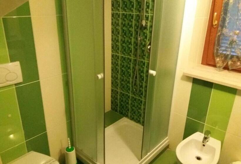 חדר משפחתי, Number60