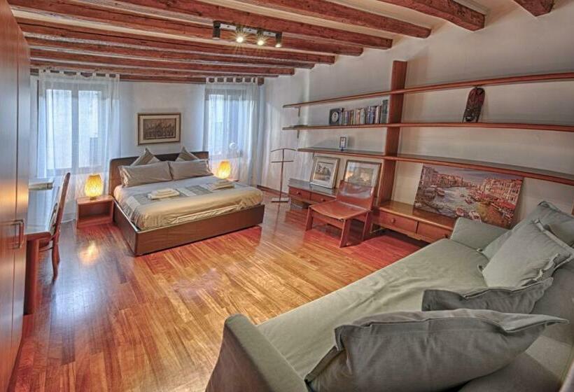 Standard Room Shared Bathroom, San Giacomo Venezia