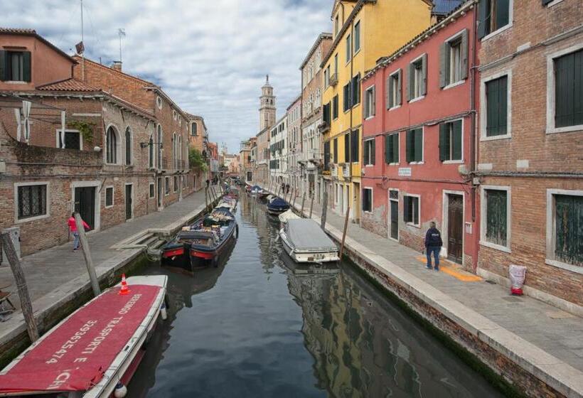 اتاق استاندارد یک تخته با سرویس بهداشتی مشترک, San Giacomo Venezia