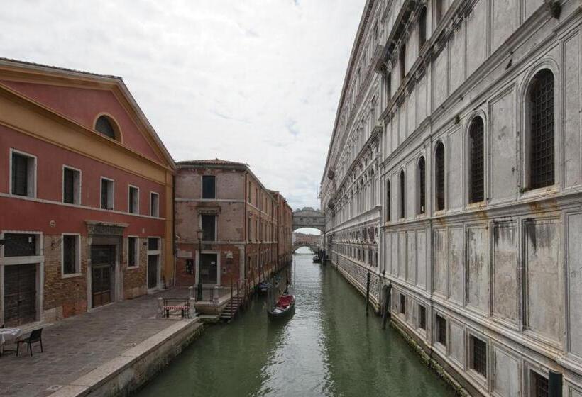 Standard Single Room Shared Bathroom, San Giacomo Venezia