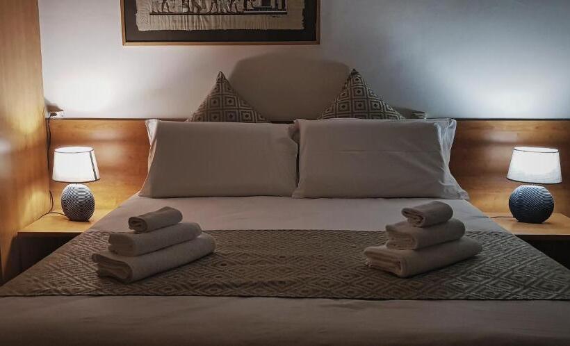 Standard Cuadruple Room Shared Bathroom, San Giacomo Venezia