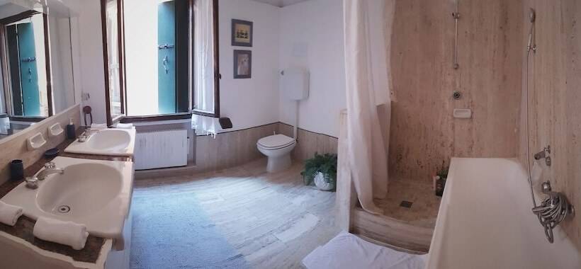 اتاق استاندارد یک تخته با سرویس بهداشتی مشترک, San Giacomo Venezia