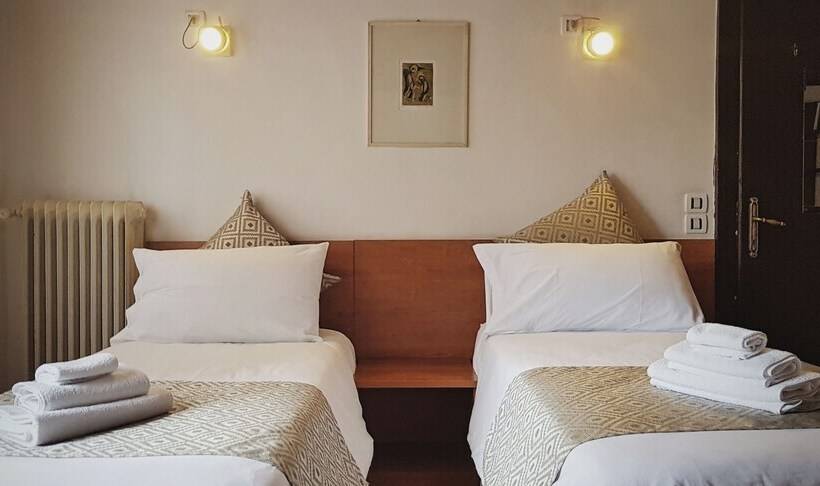 Standard Cuadruple Room Shared Bathroom, San Giacomo Venezia