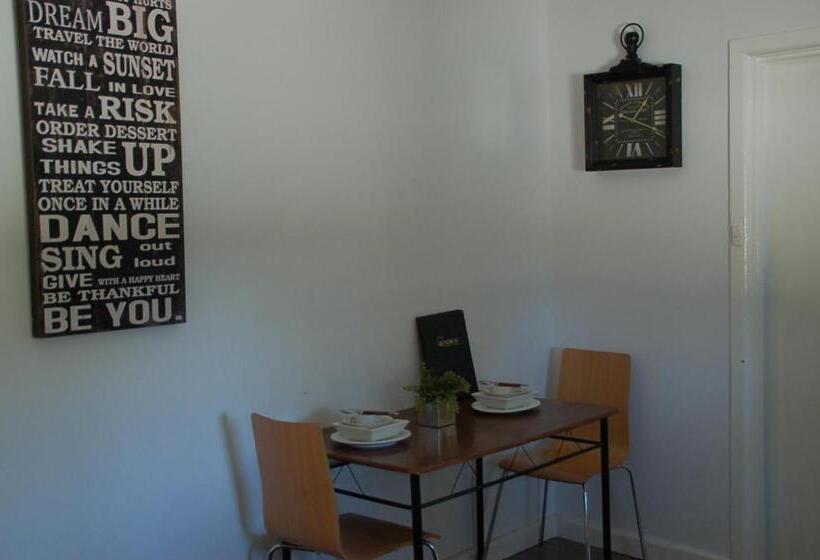 חדר סטנדרט, Calder Motel