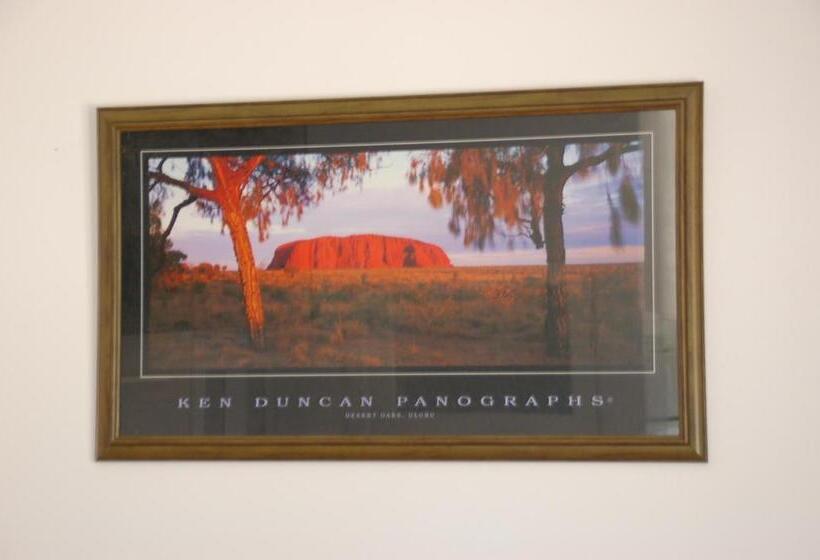 סטודיו דלוקס, Calder Motel