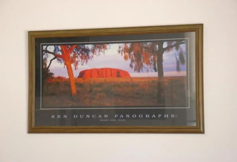 Deluxe-studio, Calder Motel