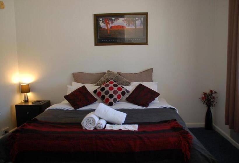 סטודיו דלוקס, Calder Motel