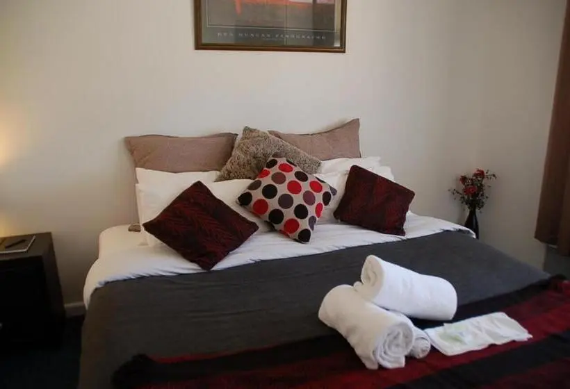 Deluxe-studio, Calder Motel