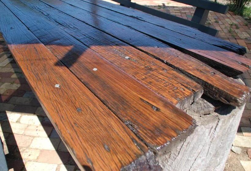 جناح ديلوكس سرير كينج, Calder Motel