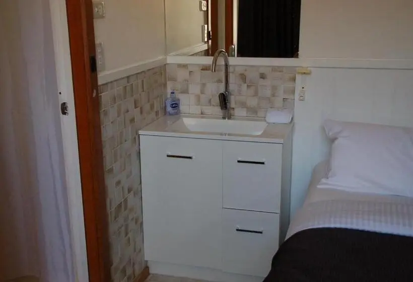 Deluxe-sviitti, Calder Motel