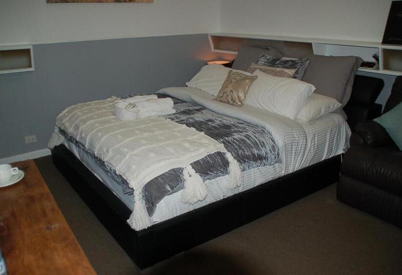 جناح ديلوكس سرير كينج, Calder Motel