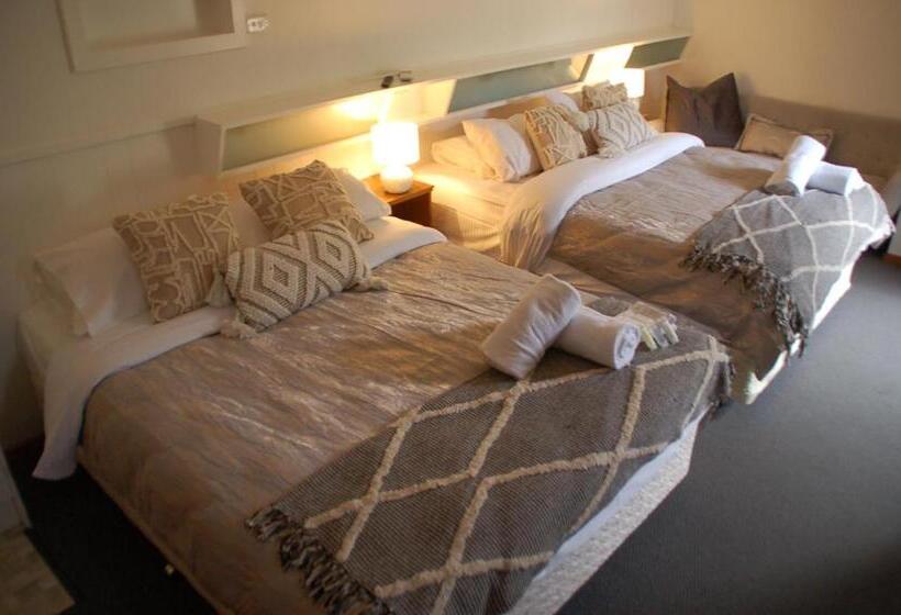 غرفة تنفيذية, Calder Motel