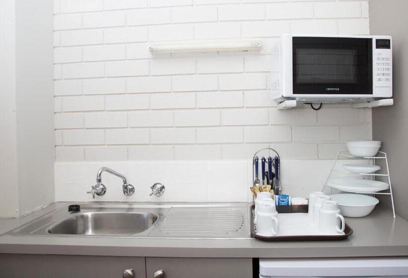 اتاق خانوادگی, Crystal Fountain Motel Albury