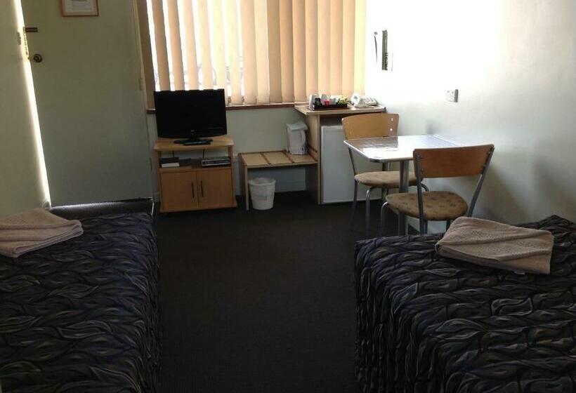 Номер Стандарт, Grand Central Motel