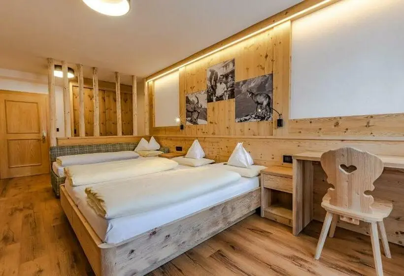 Superior Kolmen Hengen Huone, Pensione Camoscio