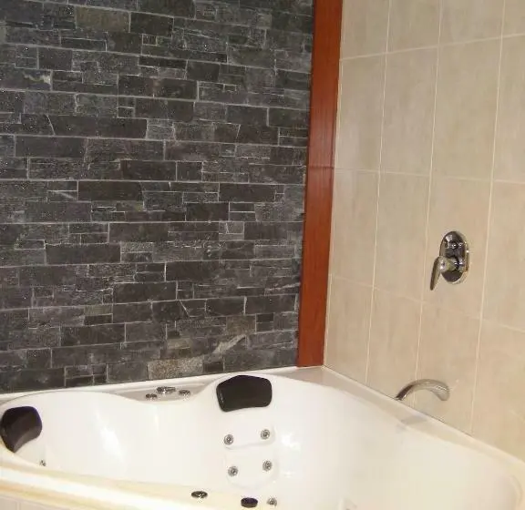 اتاق لوکس با وان آب گرم, Koala Tree Motel