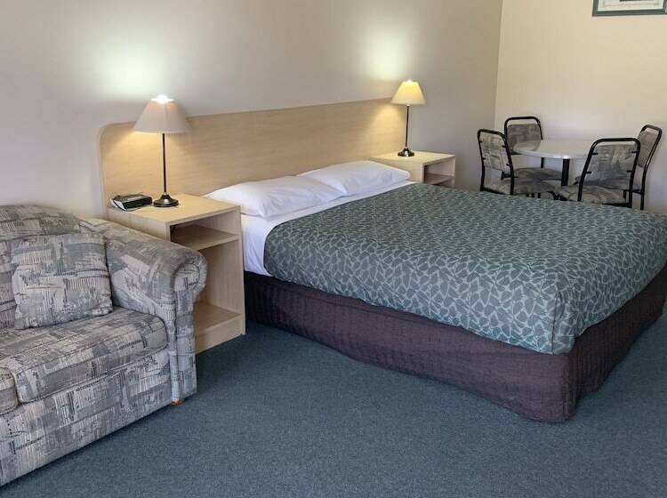 חדר משפחתי, Arthur Phillip Motor Inn