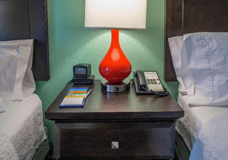 חדר משפחתי, Arthur Phillip Motor Inn