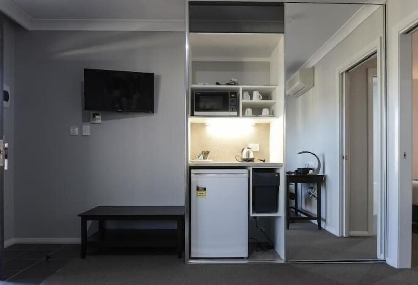 סוויטה משפחתית 2 חדרי שינה, Astro Dish Motor Inn