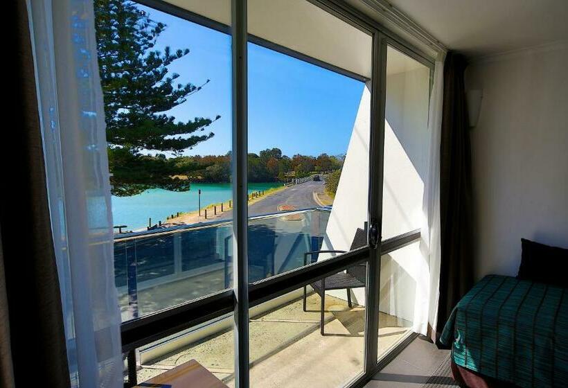 标准三人间, Brunswick River Inn