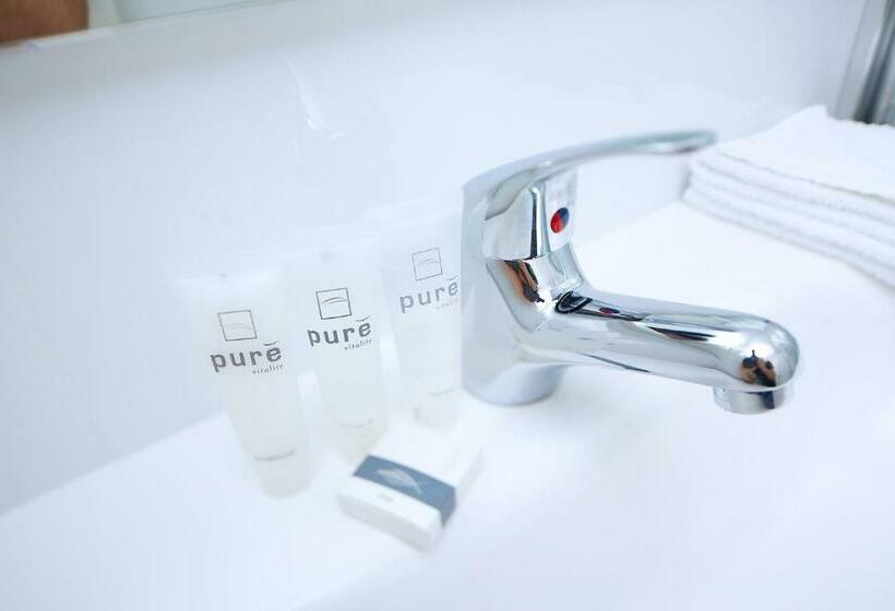 标准三人间, Brunswick River Inn