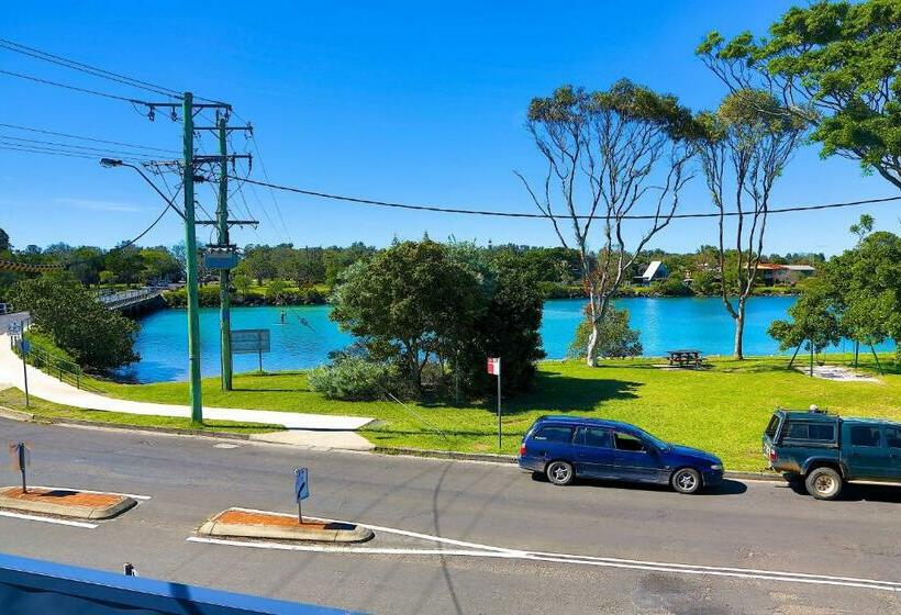 标准三人间, Brunswick River Inn