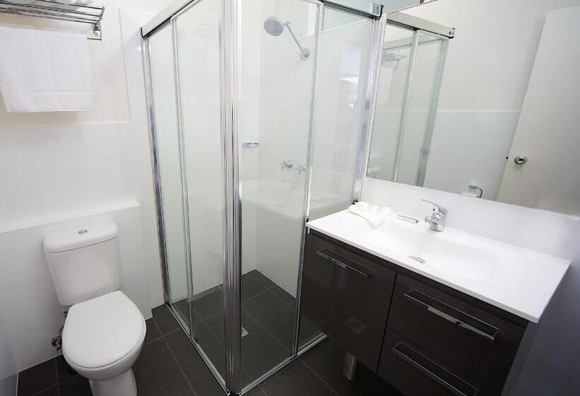 标准三人间, Brunswick River Inn